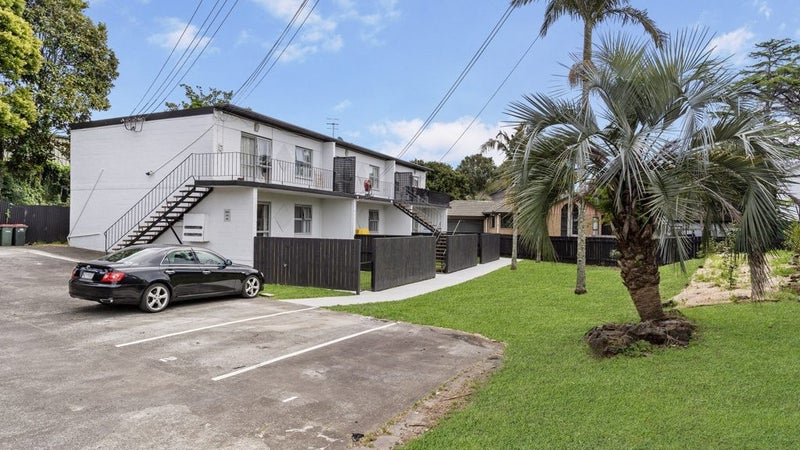 4/12 Clare Place, Mount Wellington, Auckland - Carousel 1