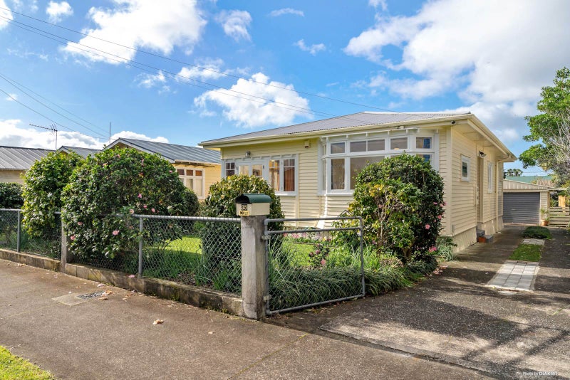 35 Walmer Road, Point Chevalier, Auckland - Carousel 2