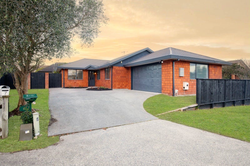 5 Chancery Close, Hamilton East, Hamilton - Carousel 1