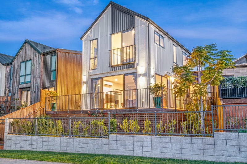 42 Arran Point Parade, Orewa, Orewa - Carousel 1