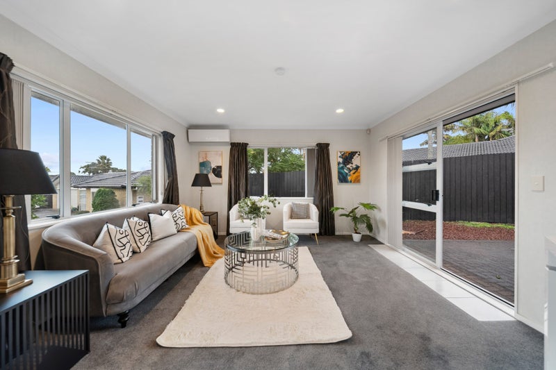 11 Flora Place, Wattle Downs, Auckland - Carousel 2