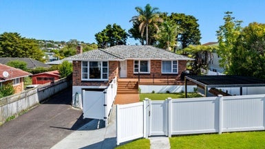 2/10 Stanaway Street, Hillcrest, Auckland - Carousel 1