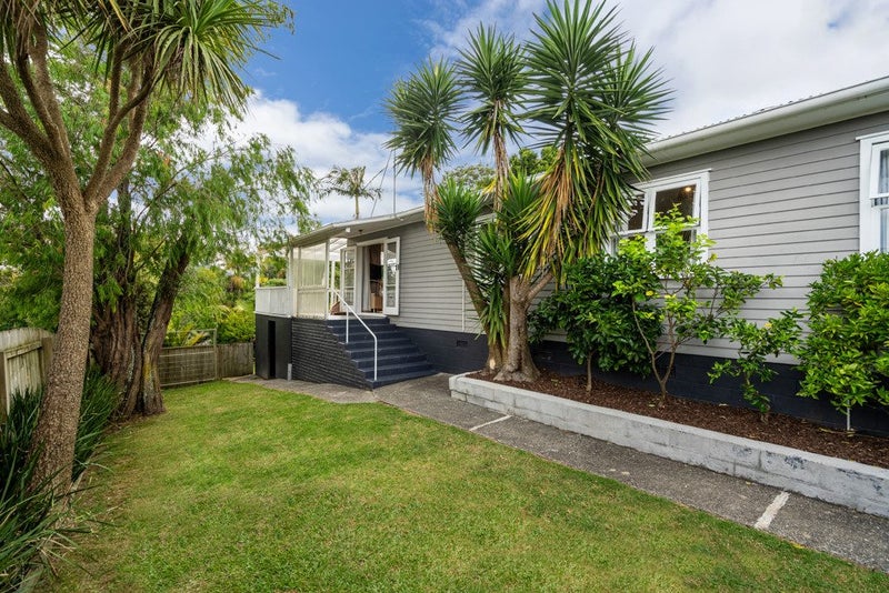 19 Lanigan Street, Birkdale, Auckland - Carousel 1