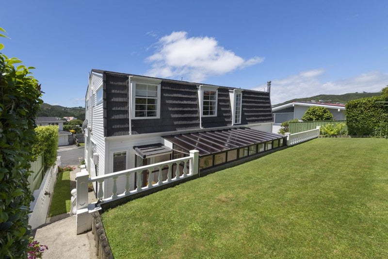 7 Epping Grove, Karori, Wellington - Carousel 2