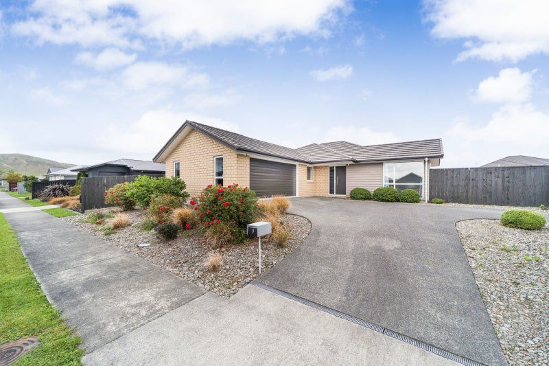 9 Mediterranean Grove, Fitzherbert, Palmerston North - Carousel 19