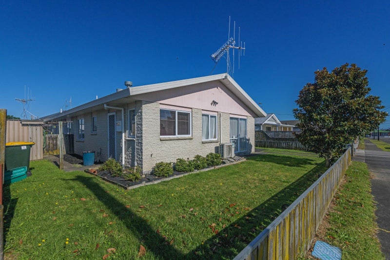 9 Saxton Road, Upper Vogeltown, New Plymouth - Carousel 2