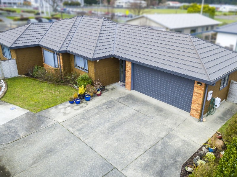 5 Talbot Grove, Trentham, Upper Hutt - Carousel 1