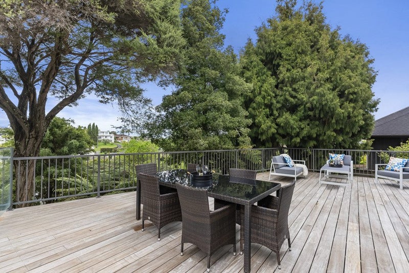 32B Parr Terrace, Castor Bay, Auckland - Carousel 2