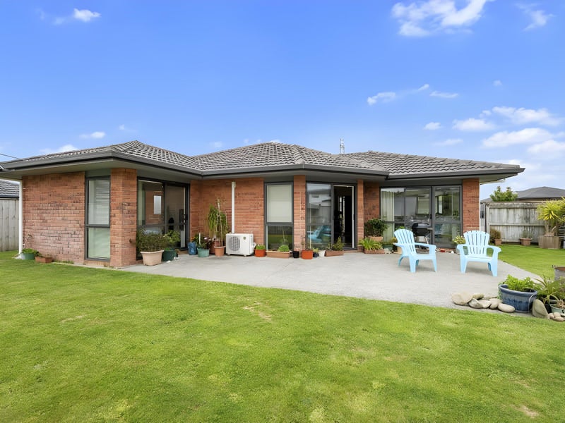 9 Percy Kinsman Crescent, Riverstone Terraces, Upper Hutt - Carousel 1