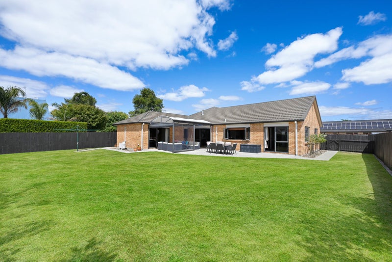 17 Grasmere Court, Huntington, Hamilton - Carousel 2