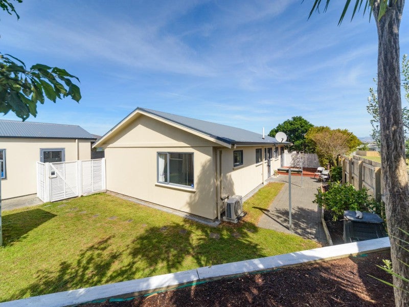 37 Dahlstrom Grove, Kelvin Grove, Palmerston North - Carousel 26