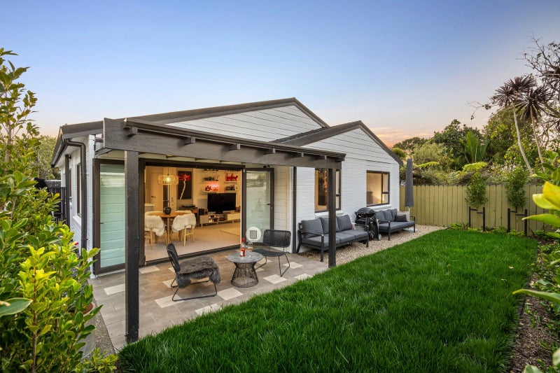 12 Tui Street, Point Chevalier, Auckland - Carousel 1