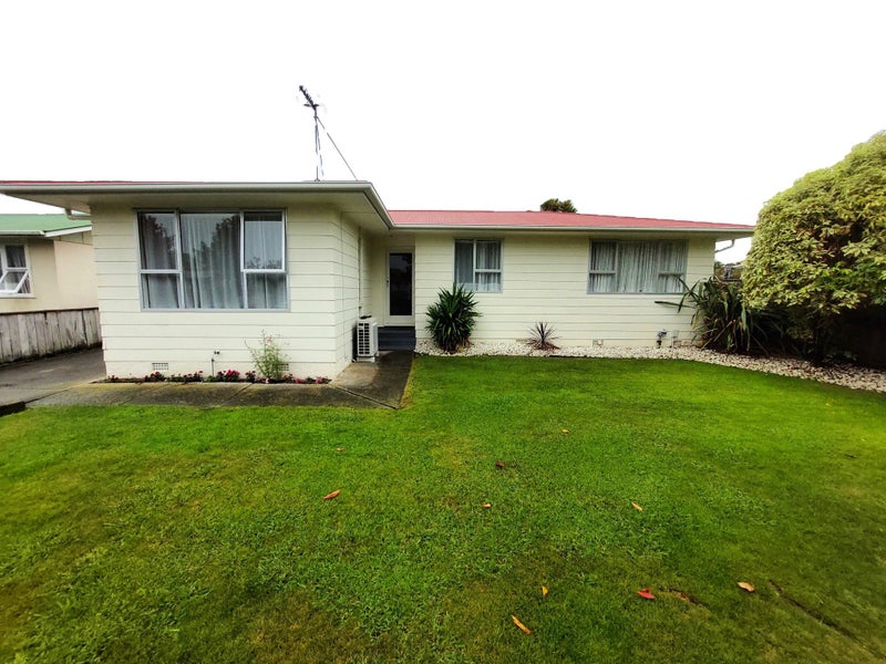 24 Mokau Place, Terrace End, Palmerston North - Carousel 1