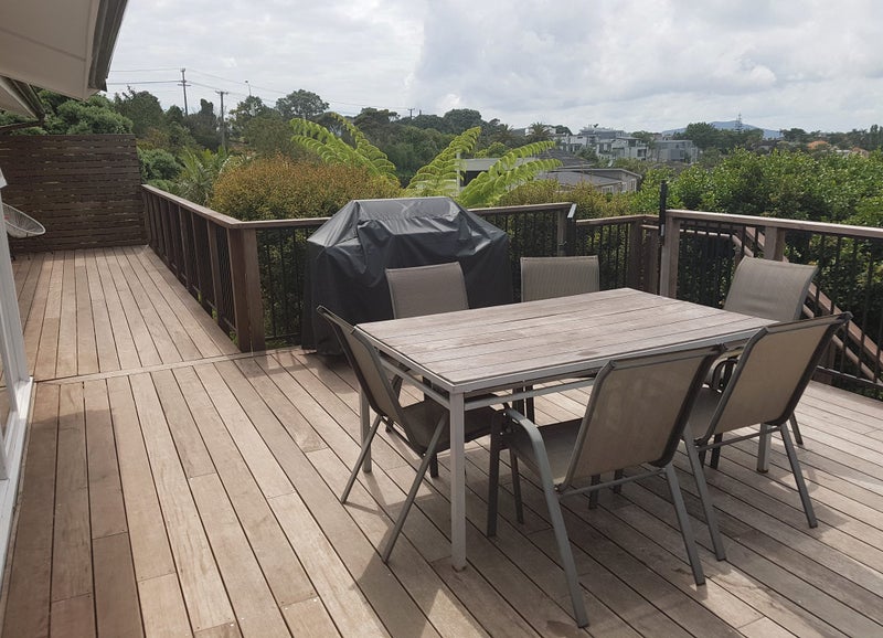 8 Peter Terrace, Castor Bay, Auckland - Carousel 2