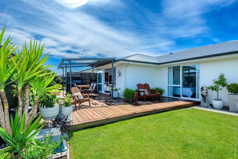 28 Whitehorn Drive, Lincoln, Lincoln - Carousel 2