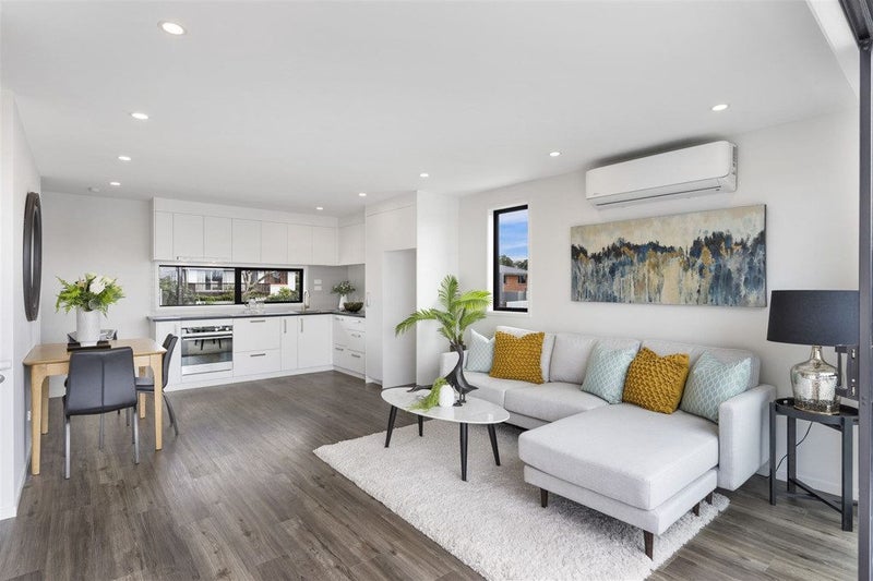 1/8 Chivalry Road, Glenfield, Auckland - Carousel 2