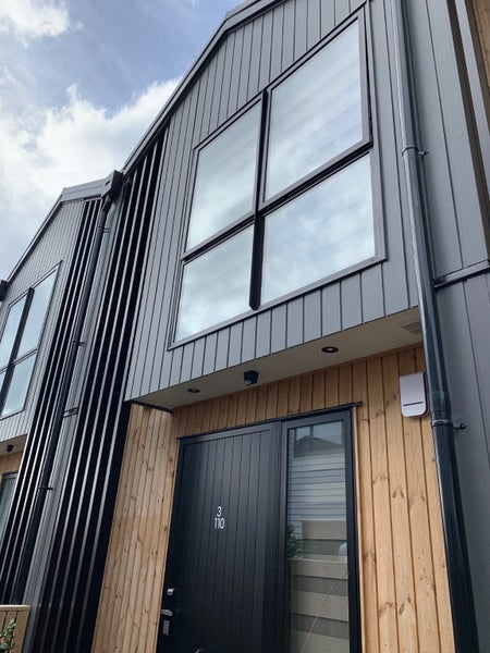 3/110 Beach Road, Te Atatu Peninsula, Auckland - Carousel 1