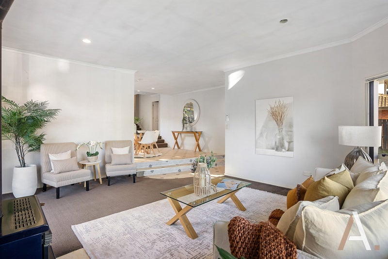 17 De Havilland Drive, Goodwood Heights, Auckland - Carousel 1