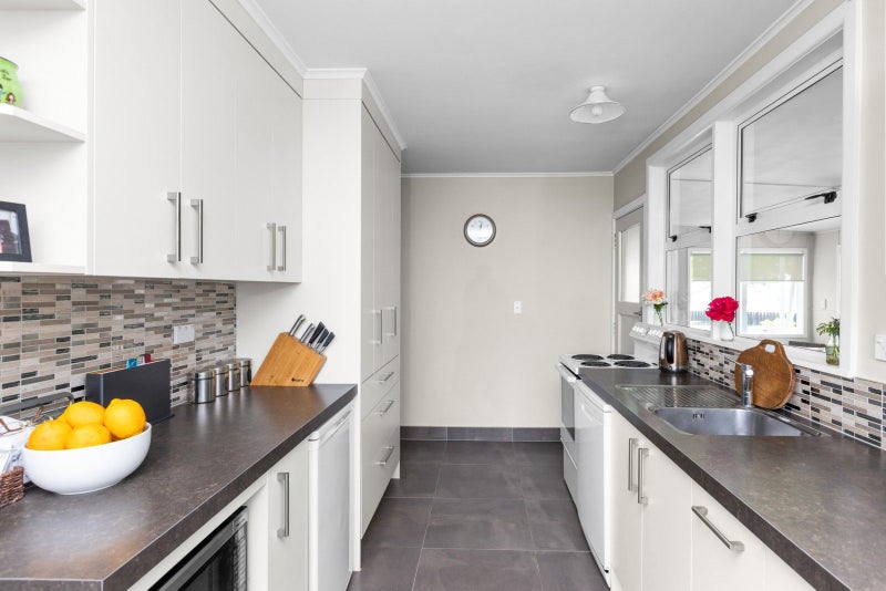 729 Maxville Drive, Parkvale, Hastings - Carousel 2