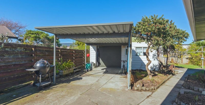 38 Acacia Street, Kelvin Grove, Palmerston North - Carousel 13