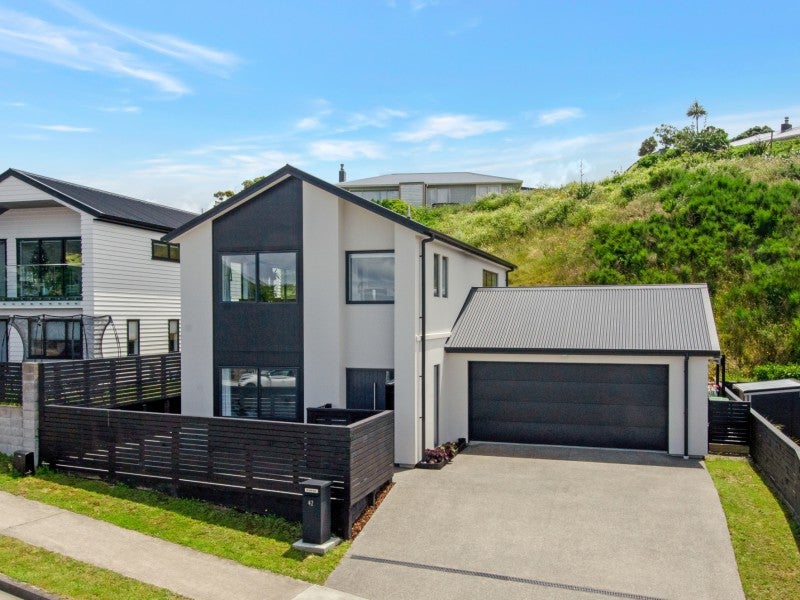 42 Domett Street, Newlands, Wellington - Carousel 1