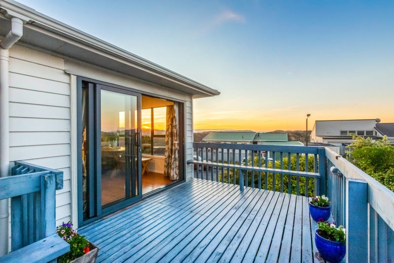 6 Ettrick Grove, Papakowhai, Porirua - Carousel 1