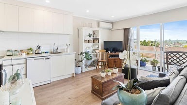 3/3 Allenby Road, Panmure, Auckland - Carousel 1