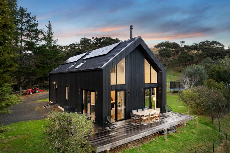 16 Long Road, Waitakere, Henderson - Carousel 1