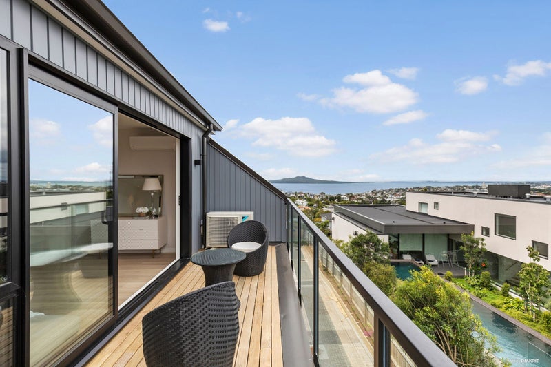 167 East Coast Road, Castor Bay, Auckland - Carousel 1