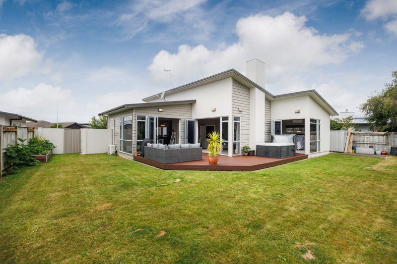5 Manhattan Court, Kelvin Grove, Palmerston North - Carousel 21
