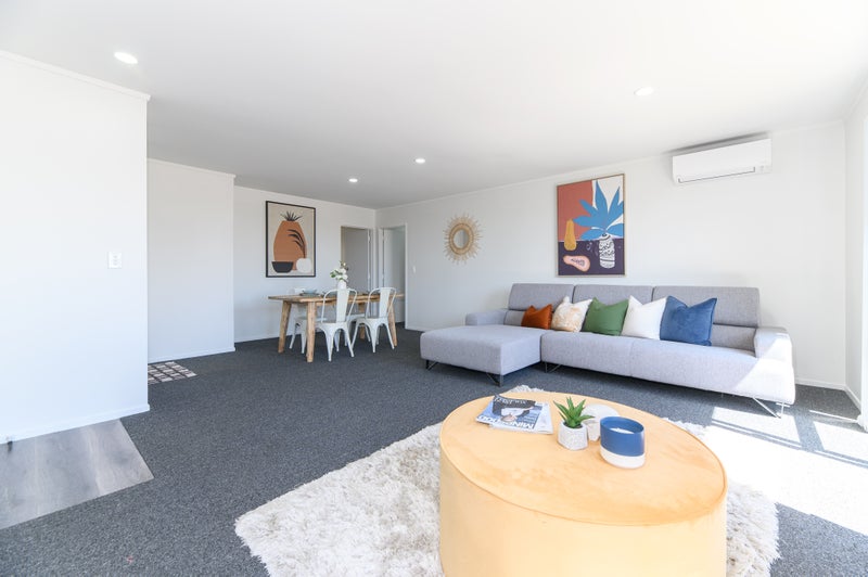 8 Dovey Place, Massey, Auckland - Carousel 1