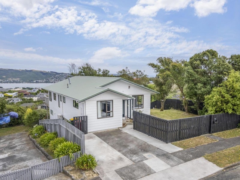10 Toporoa View, Ascot Park, Porirua - Carousel 1