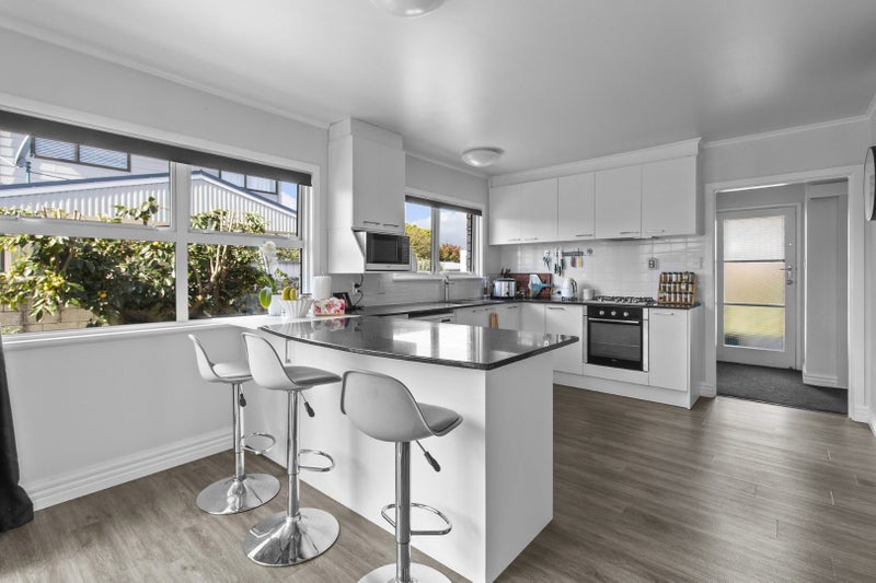 74 Fitzroy Avenue, Fitzroy, Hamilton - Carousel 2