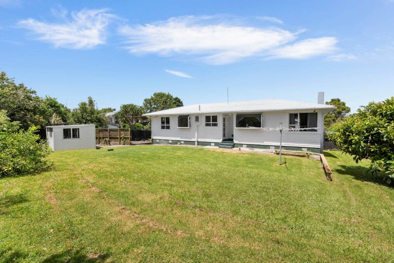 1/8 Ozich Avenue, Te Atatu South, Auckland - Carousel 1