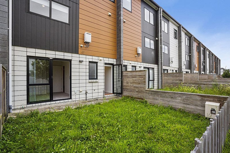 26 Meritage Lane, Te Atatu South, Auckland - Carousel 2