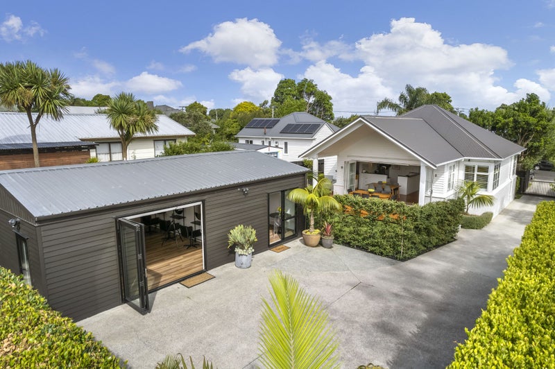 33A Alberta Street, Point Chevalier, Auckland - Carousel 2