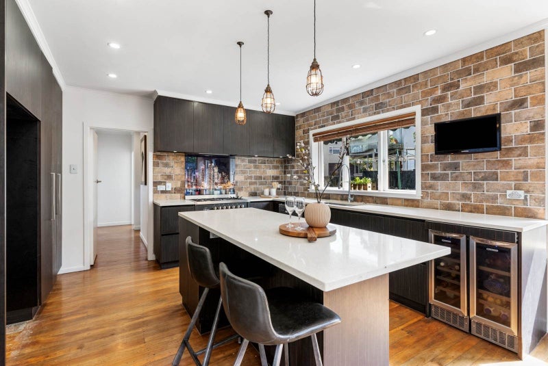 16 Forrest Hill Road, Forrest Hill, Auckland - Carousel 1