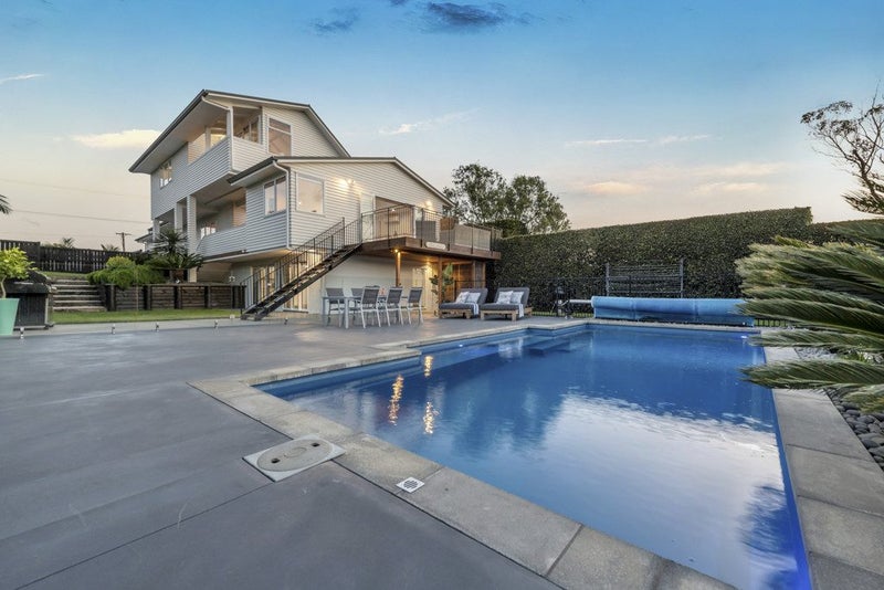 32 Litten Road, Cockle Bay, Auckland - Carousel 1