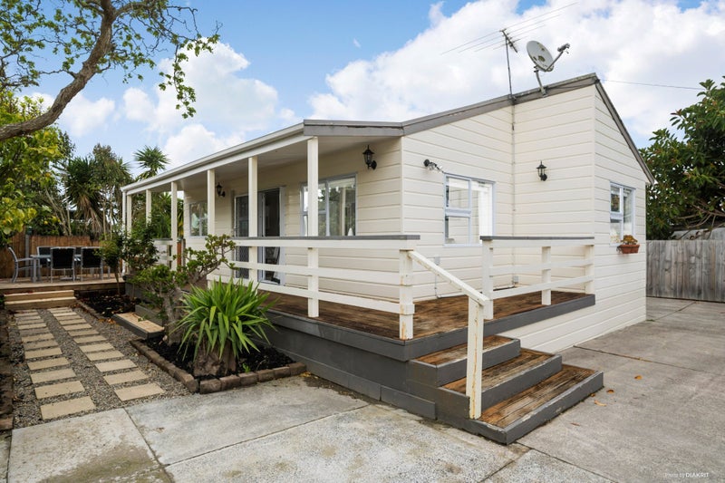 12A Matipo Road, Te Atatu Peninsula, Auckland - Carousel 1
