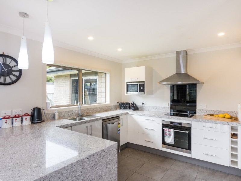 27 Oak Crescent, Ashhurst, Ashhurst - Carousel 2