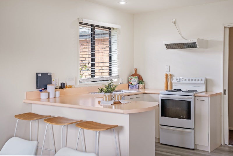 8 Seascape Gardens, Bromley, Christchurch - Carousel 2