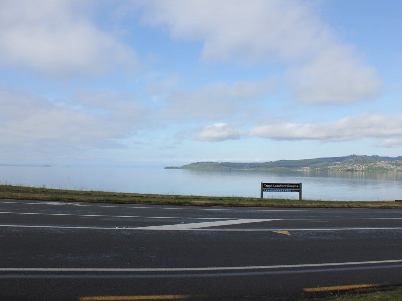146 Lake Terrace, Taupō - Carousel 1