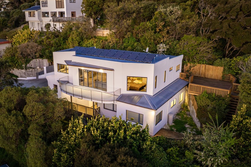 8A Kiriwai Road, Paremata, Porirua - Carousel 2