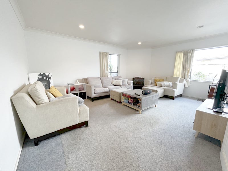 27 Goldstine Place, Royal Oak, Auckland - Carousel 2