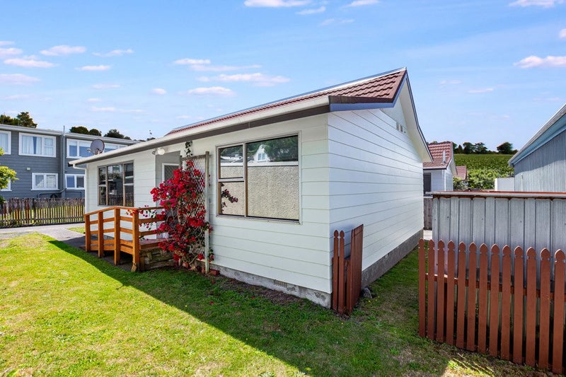 176A Queens Drive, Lyall Bay, Wellington - Carousel 1