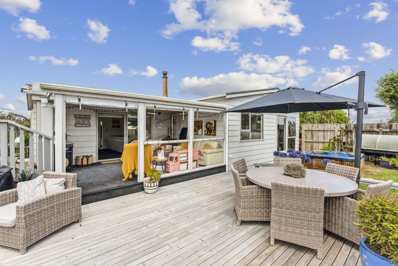 8 Norna Grove, Waikawa Beach, Levin - Carousel 2