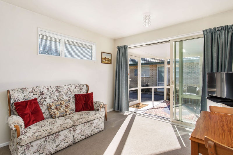 8/24 Avonhead Road, Avonhead, Christchurch - Carousel 2