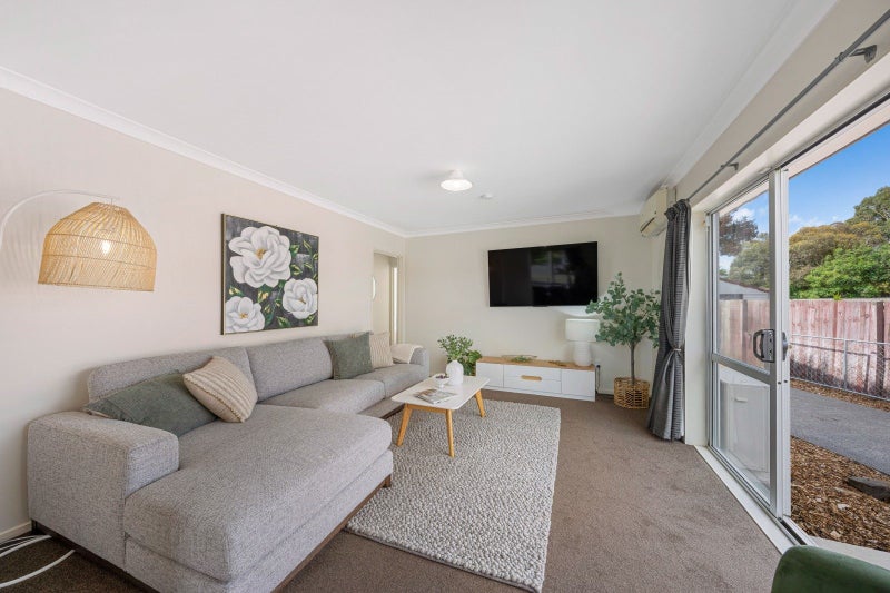 22 Sandown Crescent, Aranui, Christchurch - Carousel 2