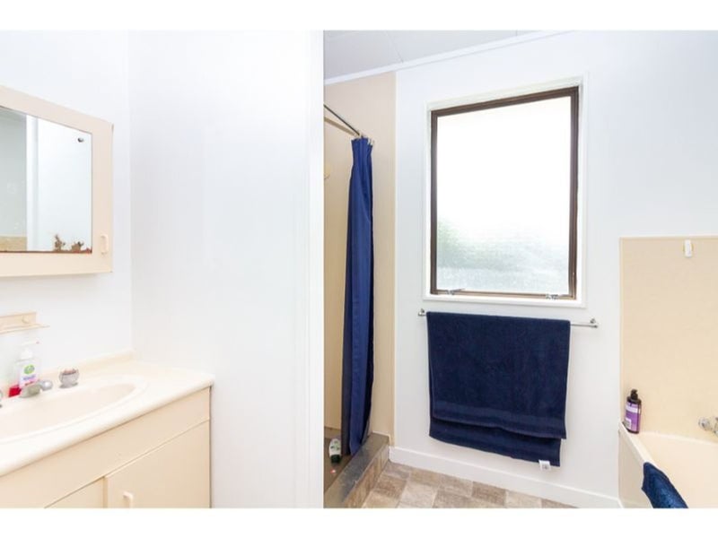 10A Cedar Grove, Highbury, Palmerston North - Carousel 6