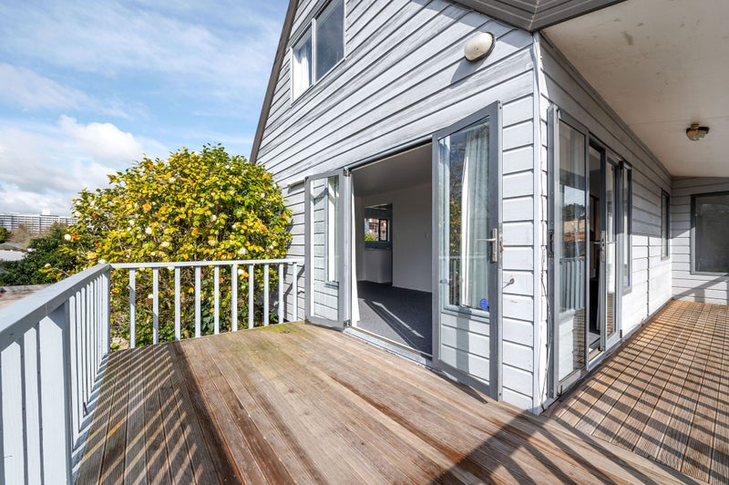 73B Pembroke Street, Hamilton Lake, Hamilton - Carousel 1